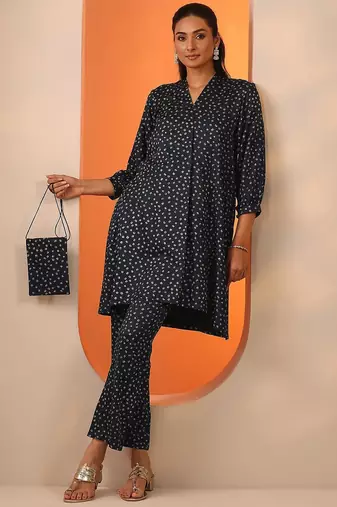 bandhani printed pleated v-neck a-line kurta with trouser & potli