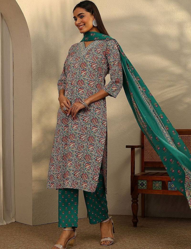 women floral printed regular kurta with trousers & with dupatta