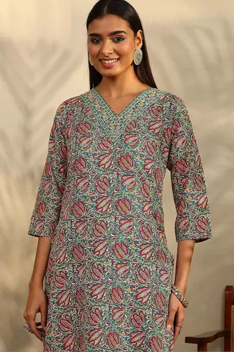 women floral printed regular kurta with trousers & with dupatta