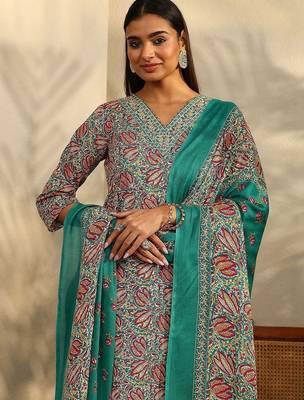 women floral printed regular kurta with trousers & with dupatta 6