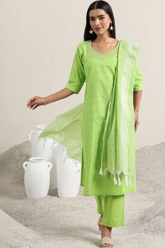 women ethnic motifs printed thread work kurta with trousers & dupatta