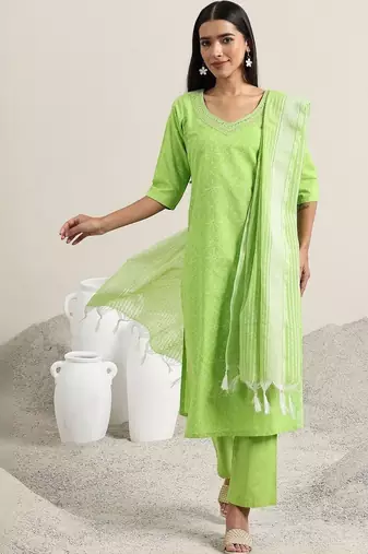 women ethnic motifs printed thread work kurta with trousers & dupatta