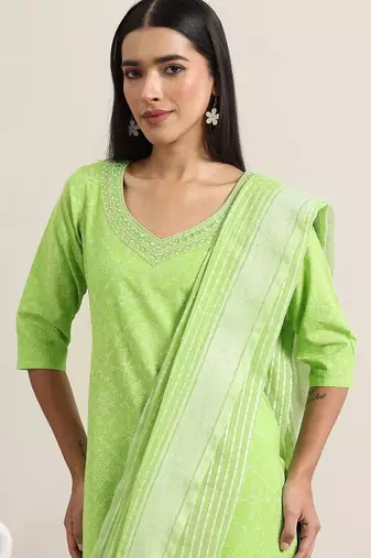 women ethnic motifs printed thread work kurta with trousers & dupatta
