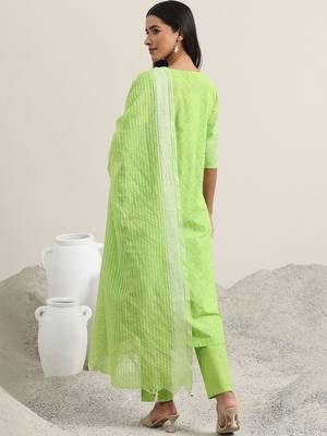 women ethnic motifs printed thread work kurta with trousers & dupatta 4