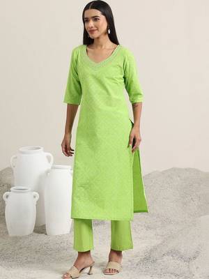 women ethnic motifs printed thread work kurta with trousers & dupatta 5