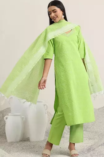 women ethnic motifs printed thread work kurta with trousers & dupatta
