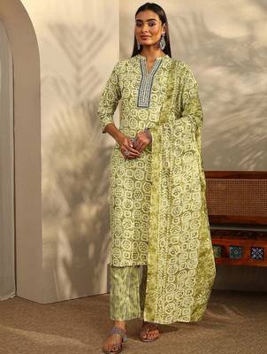 women ethnic motifs printed regular kurta with trousers & with dupatta 1