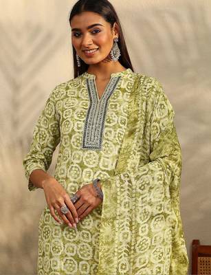 women ethnic motifs printed regular kurta with trousers & with dupatta 2