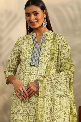 women ethnic motifs printed regular kurta with trousers & with dupatta
