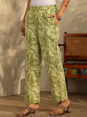 women ethnic motifs printed regular kurta with trousers & with dupatta 4