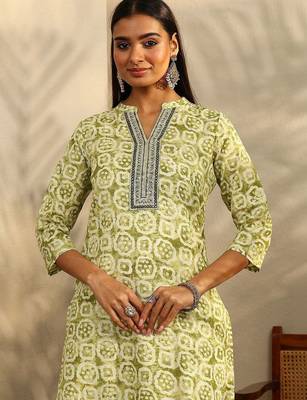 women ethnic motifs printed regular kurta with trousers & with dupatta 6