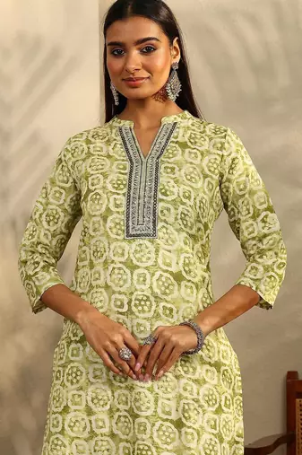women ethnic motifs printed regular kurta with trousers & with dupatta