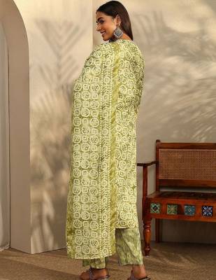 women ethnic motifs printed regular kurta with trousers & with dupatta 7
