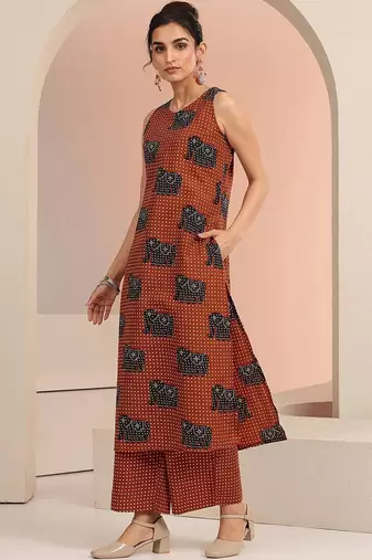 women ethnic motifs printed regular cotton blend kurta with palazzos