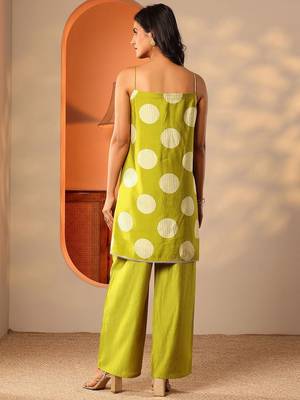 women geometric printed a-line kurta with palazzos 4