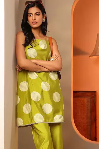 women geometric printed a-line kurta with palazzos