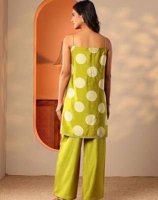 women printed regular kurti with palazzos 5