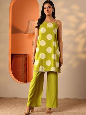 women printed regular kurti with palazzos 7
