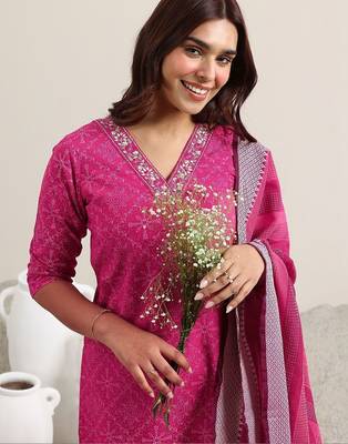women ethnic motifs printed regular thread work kurta with trousers & with dupatta 3
