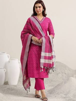 women ethnic motifs printed regular thread work kurta with trousers & with dupatta 6