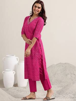 women ethnic motifs printed regular thread work kurta with trousers & with dupatta 7