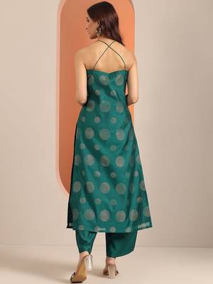 women geometric printed kurta with trousers 4