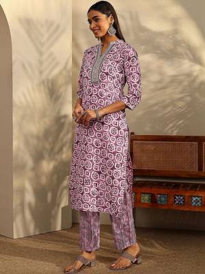 women ethnic motifs printed regular thread work kurta with trousers & with dupatta 2