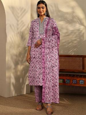 women ethnic motifs printed regular thread work kurta with trousers & with dupatta 3