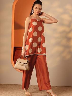 women printed regular top with trousers 2