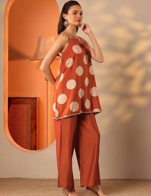 women printed regular top with trousers 5