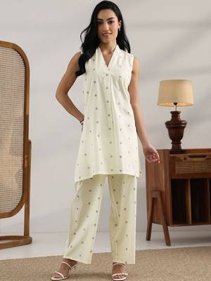 women ethnic motifs printed regular kurti with trousers 1