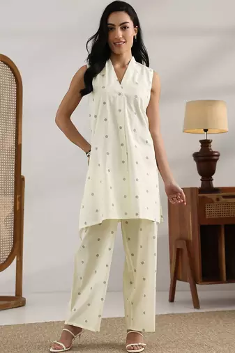 women ethnic motifs printed regular kurti with trousers
