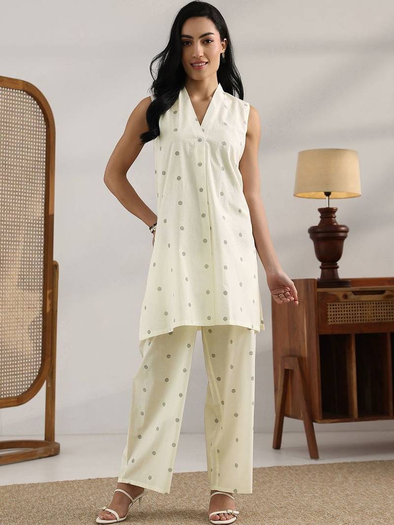 women ethnic motifs printed regular kurti with trousers