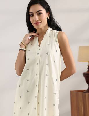 women ethnic motifs printed regular kurti with trousers 2