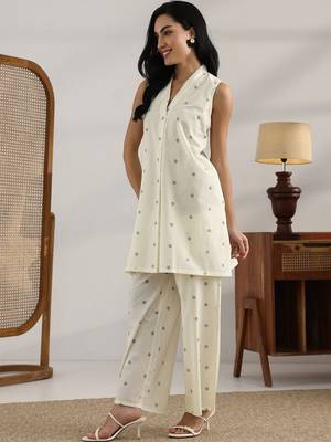 women ethnic motifs printed regular kurti with trousers 3