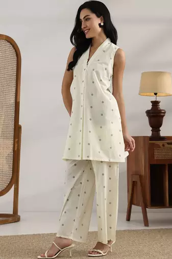women ethnic motifs printed regular kurti with trousers