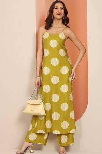 women printed regular kurta with palazzos