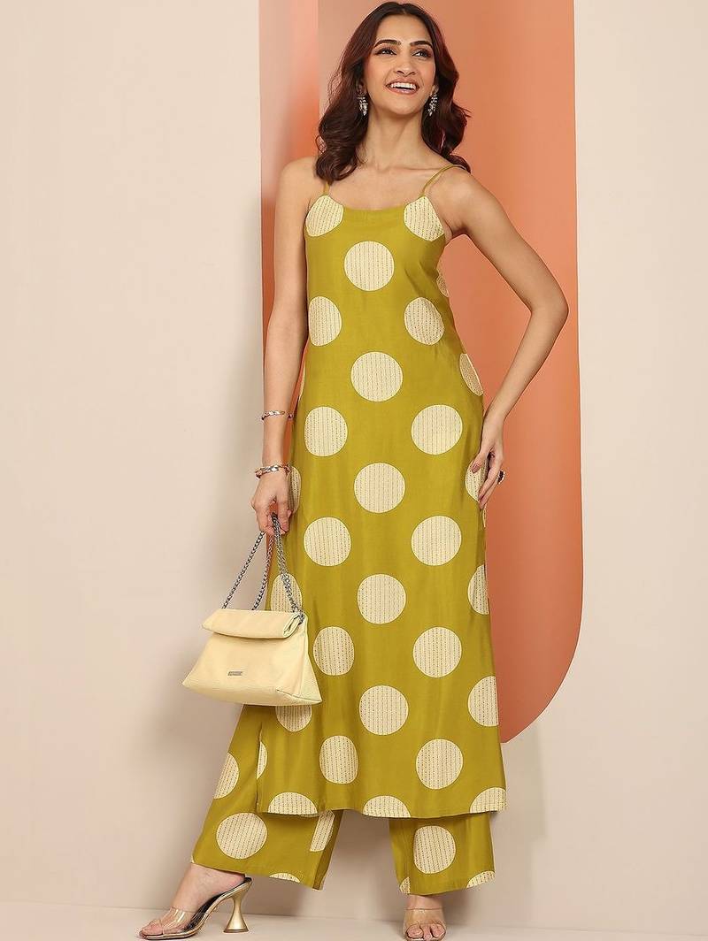 women printed regular kurta with palazzos