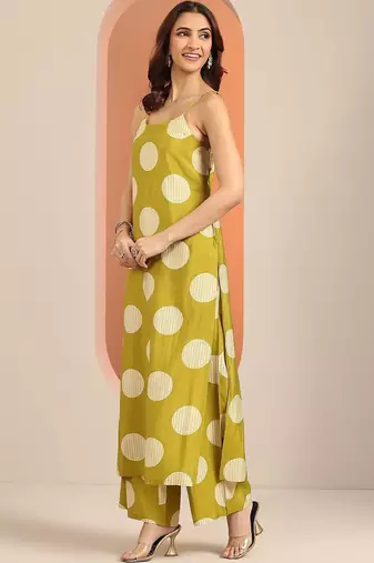 women printed regular kurta with palazzos
