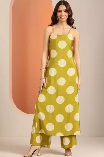 women printed regular kurta with palazzos