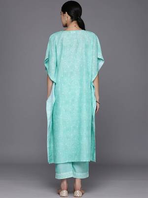 women ethnic motifs printed regular thread work kurta with trousers 4