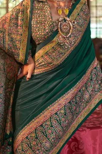 Green floral silk blend sungudi saree