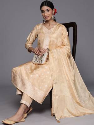 women regular kurta with trousers & with dupatta 5