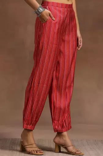 women floral printed empire kurta with trousers & with dupatta