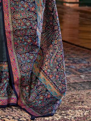 Grey floral silk blend sungudi saree 5