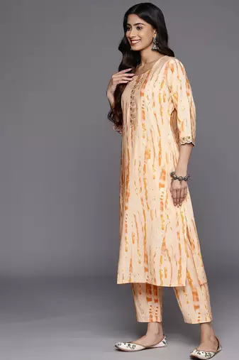 women dyed regular thread work kurta with trousers & with dupatta