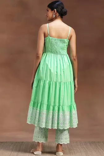 women floral embroidered tiered thread work kurta with trousers