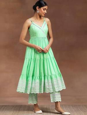 women floral embroidered tiered thread work kurta with trousers 5