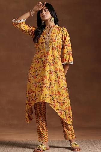 women ethnic motifs printed regular thread work kurta with trousers