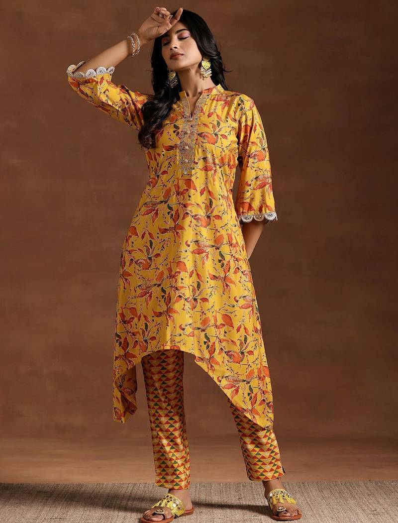 women ethnic motifs printed regular thread work kurta with trousers
